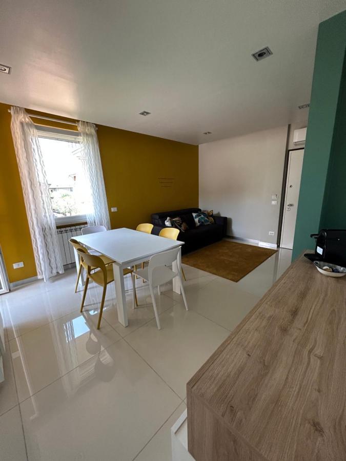 Appartamento Chloe Sirmione Bagian luar foto