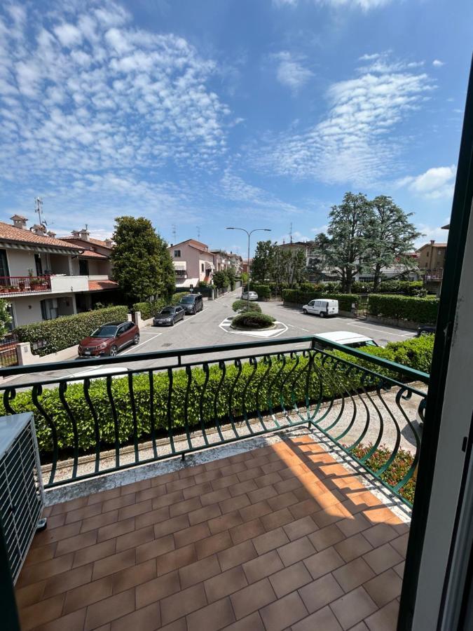 Appartamento Chloe Sirmione Bagian luar foto